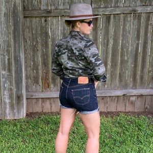 Distressed Levi 501 Black Shorts